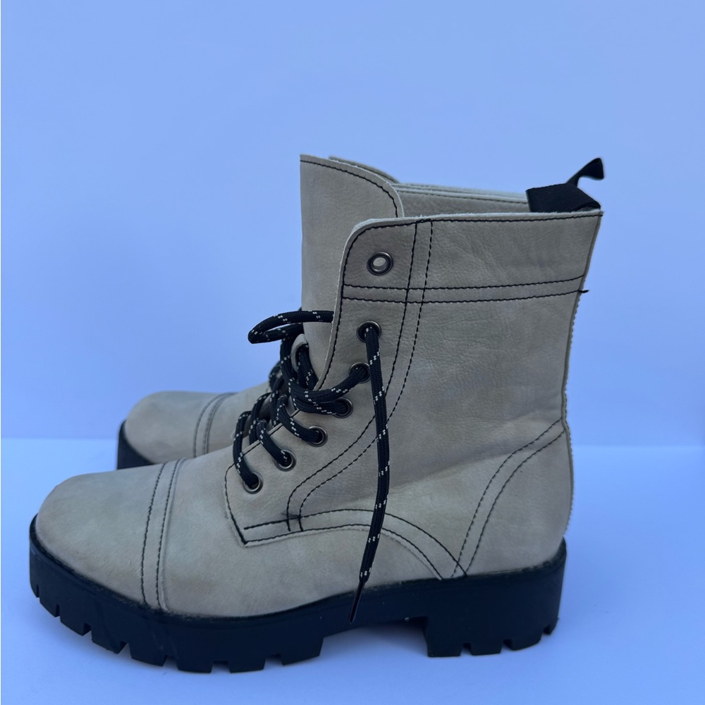 Seven7 Jodi Tan & Black Lug Sole Combat Boots Size 8